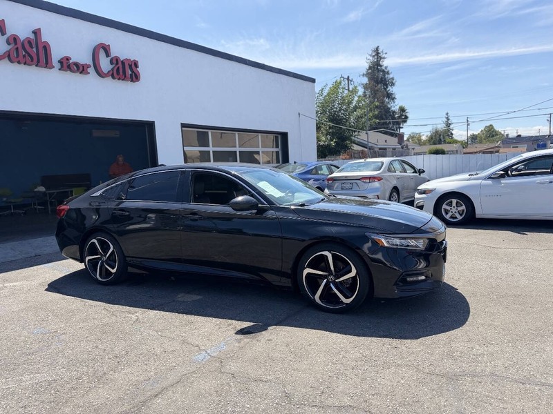 Honda Accord Sedan Vehicle Full-screen Gallery Image 15
