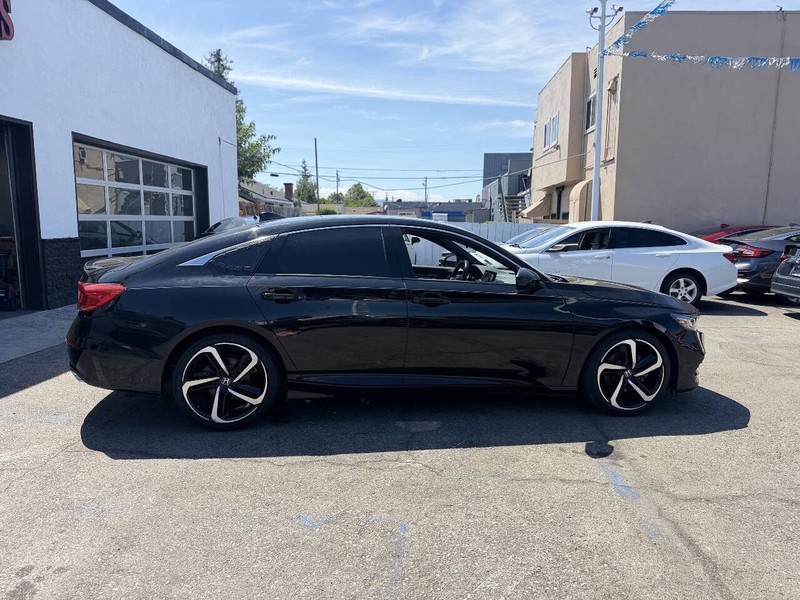 Honda Accord Sedan Vehicle Full-screen Gallery Image 16