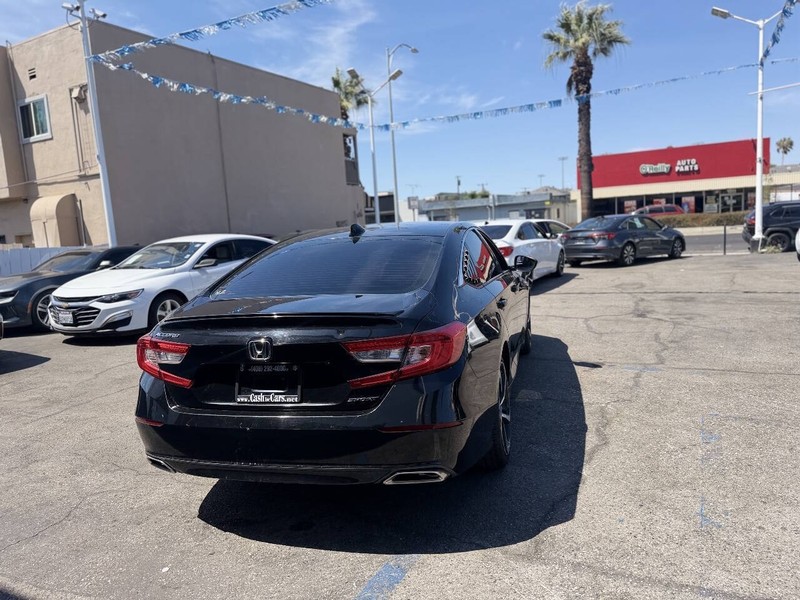 Honda Accord Sedan Vehicle Full-screen Gallery Image 18