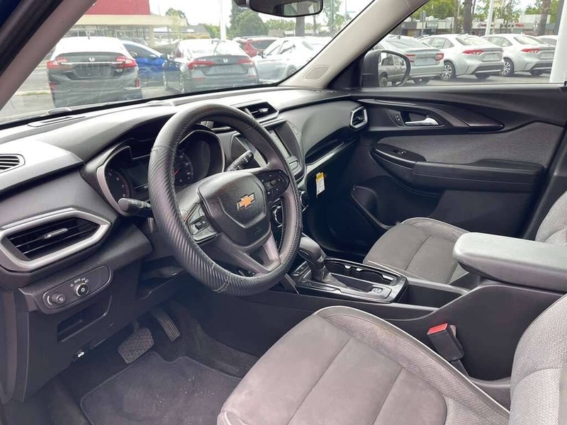 Chevrolet Trailblazer Vehicle Full-screen Gallery Image 11