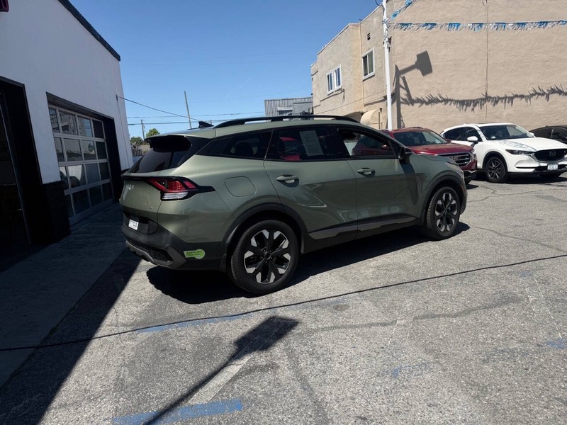 Kia Sportage Plug-In Hybrid Vehicle Full-screen Gallery Image 06