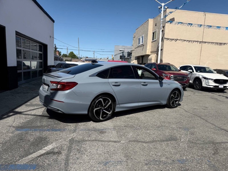 Honda Accord Hybrid Vehicle Full-screen Gallery Image 06