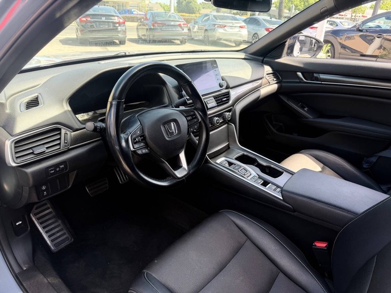 Honda Accord Hybrid Vehicle Full-screen Gallery Image 11