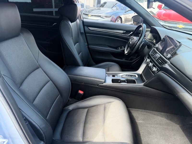 Honda Accord Hybrid Vehicle Full-screen Gallery Image 15