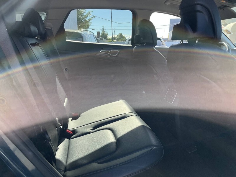 Kia Sportage Hybrid Vehicle Full-screen Gallery Image 17