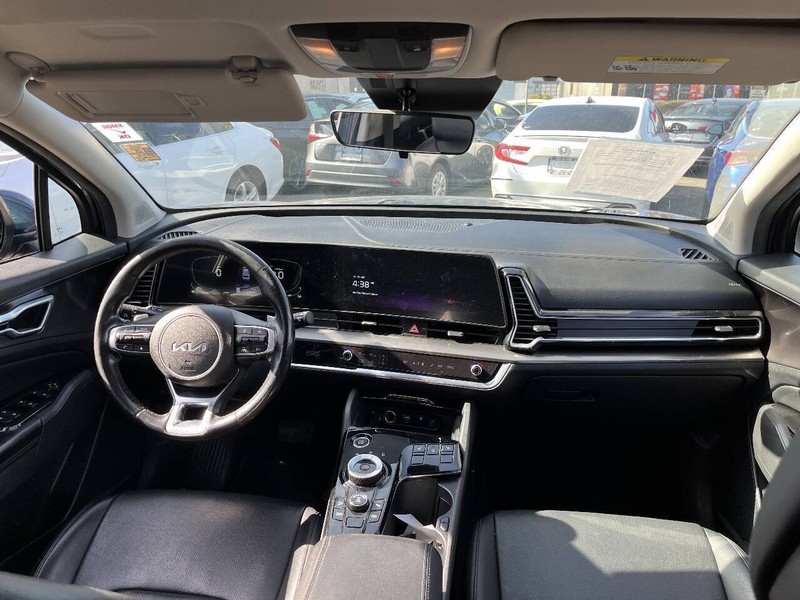 Kia Sportage Hybrid Vehicle Full-screen Gallery Image 18