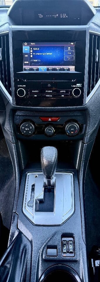 Subaru Impreza Vehicle Full-screen Gallery Image 02