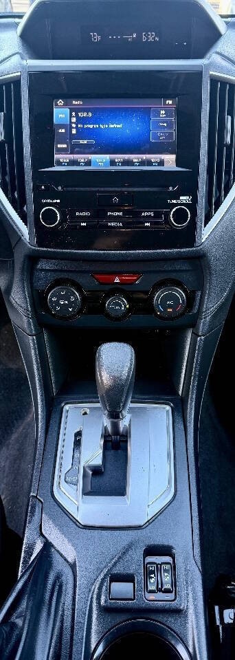 Subaru Impreza Vehicle Full-screen Gallery Image 11
