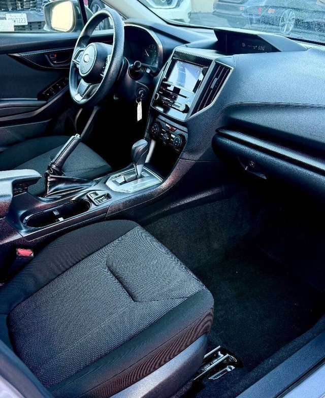 Subaru Impreza Vehicle Full-screen Gallery Image 16