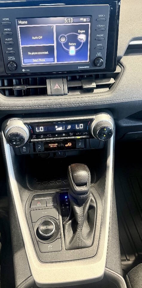 Toyota RAV4 Vehicle Full-screen Gallery Image 04