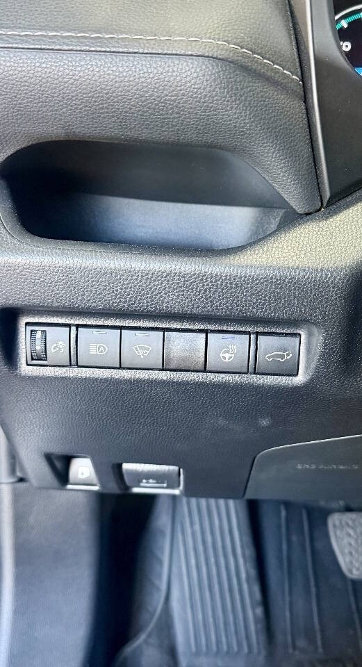 Toyota RAV4 Vehicle Full-screen Gallery Image 08