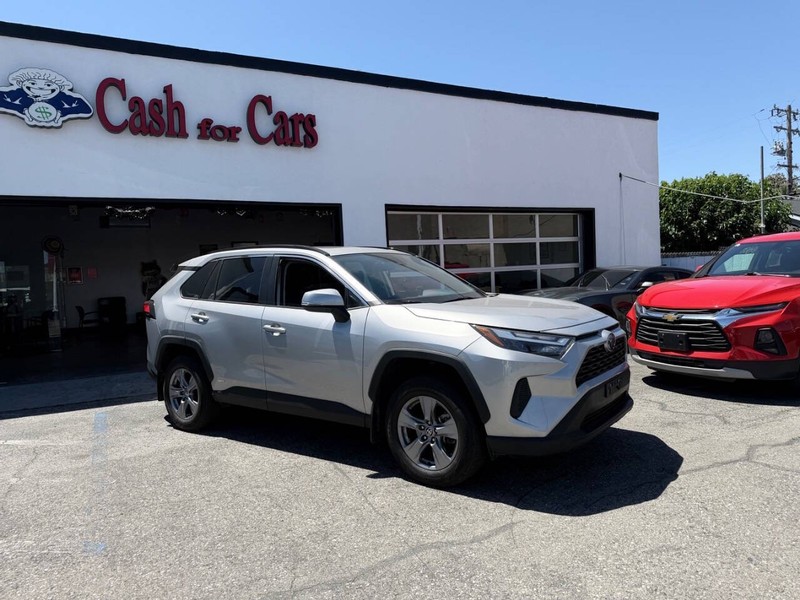 Toyota RAV4 Hybrid Vehicle Full-screen Gallery Image 03