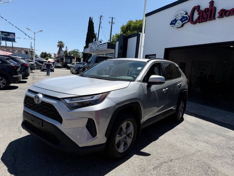 Toyota RAV4 Hybrid Vehicle Full-screen Gallery Image 11