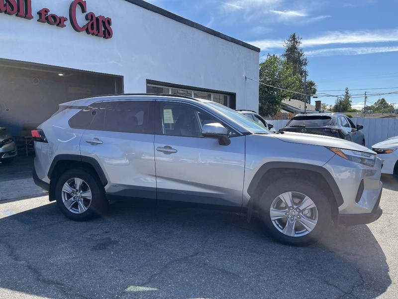 Toyota RAV4 Vehicle Full-screen Gallery Image 19
