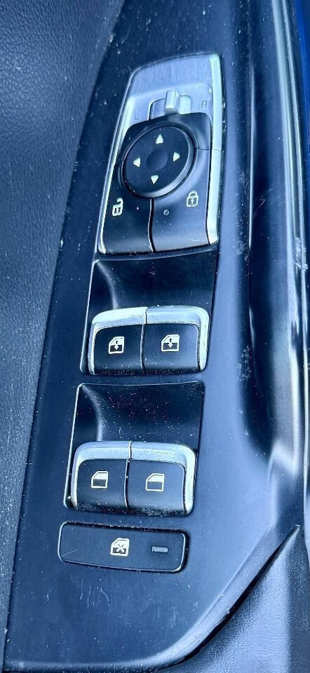 Kia K5 Vehicle Full-screen Gallery Image 13