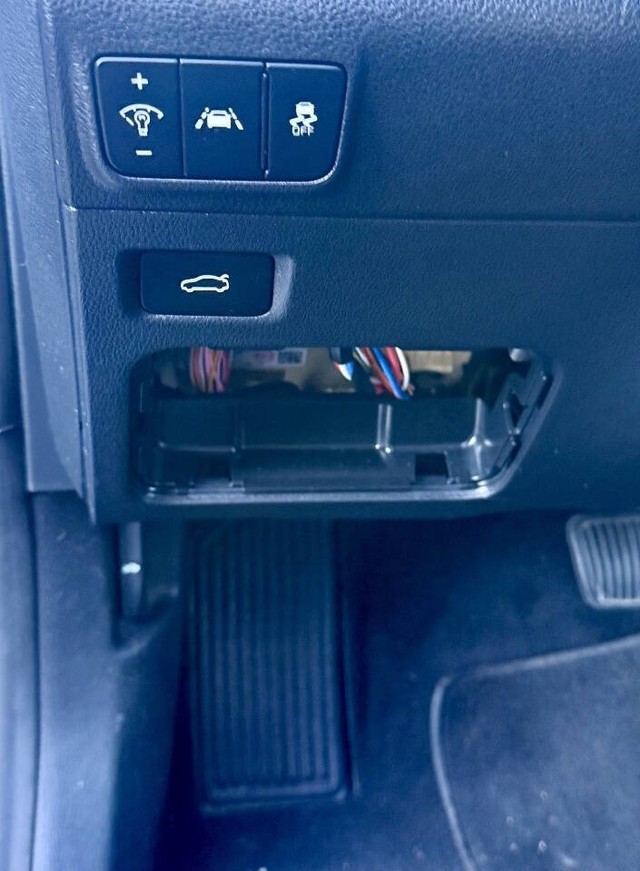 Kia K5 Vehicle Full-screen Gallery Image 14
