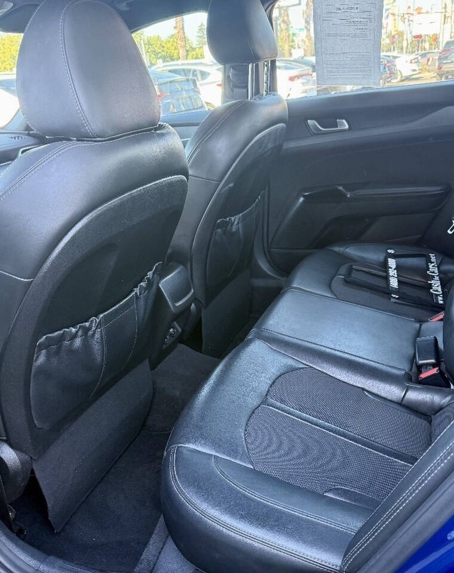 Kia K5 Vehicle Full-screen Gallery Image 17