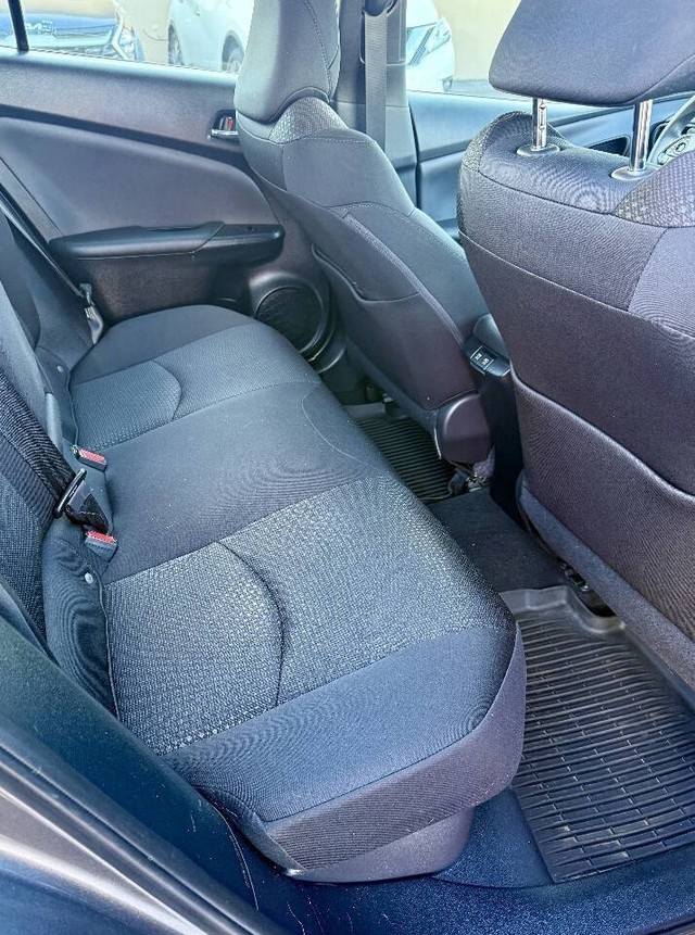 Toyota Prius Vehicle Full-screen Gallery Image 18