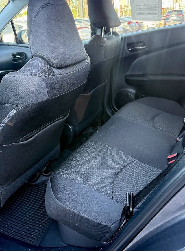 Toyota Prius Vehicle Full-screen Gallery Image 19