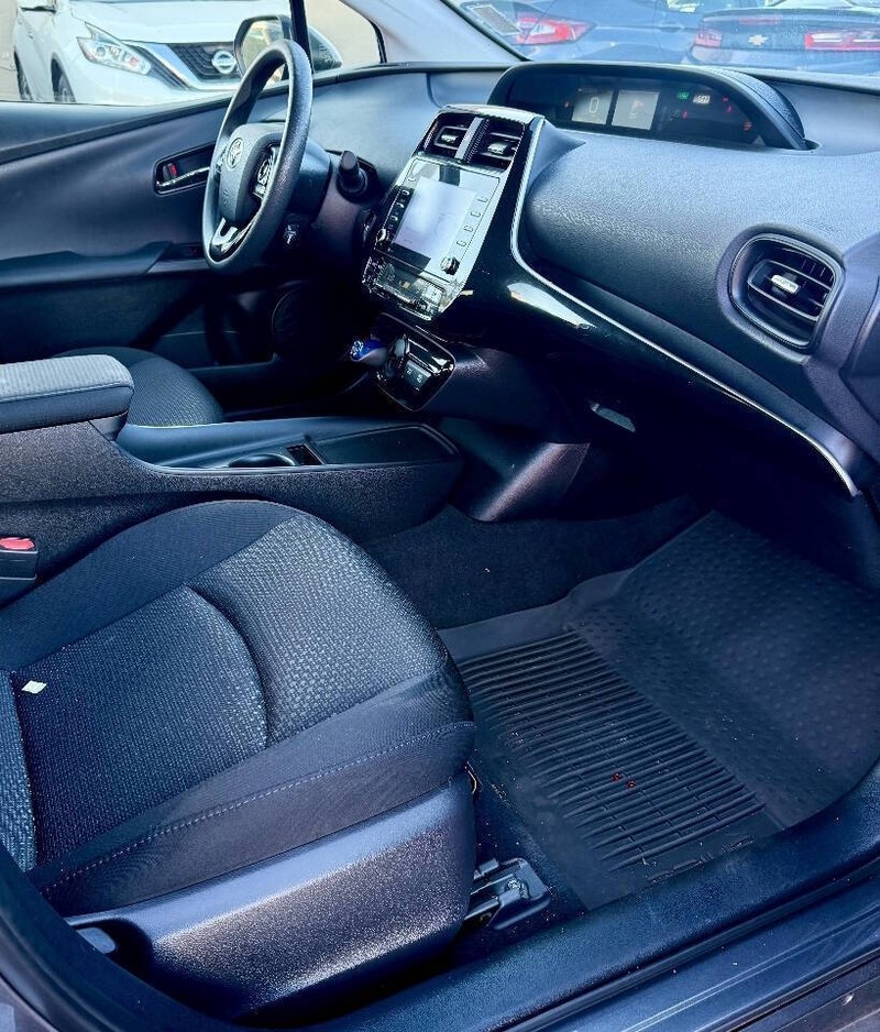 Toyota Prius Vehicle Full-screen Gallery Image 17