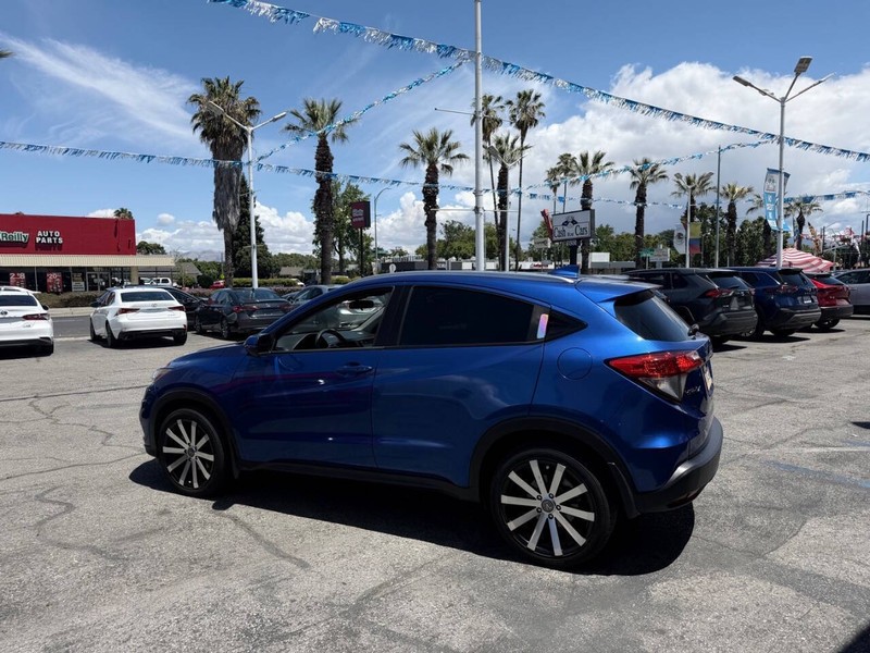 Honda HR-V Vehicle Full-screen Gallery Image 09