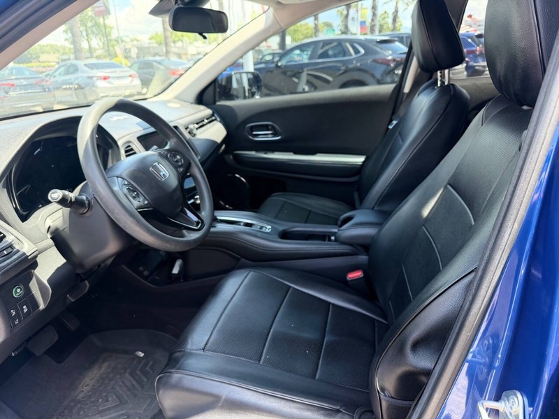 Honda HR-V Vehicle Full-screen Gallery Image 12