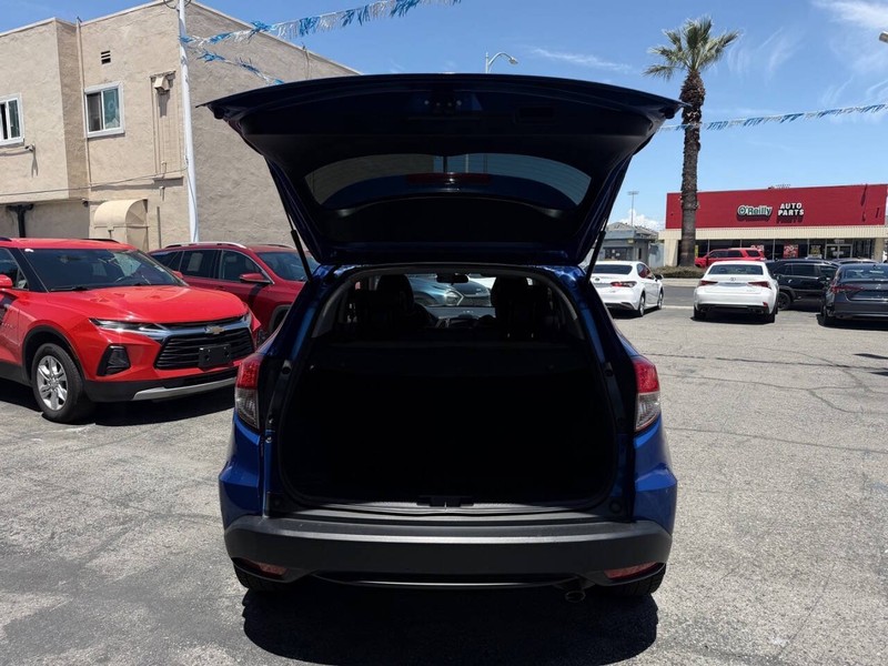 Honda HR-V Vehicle Full-screen Gallery Image 14