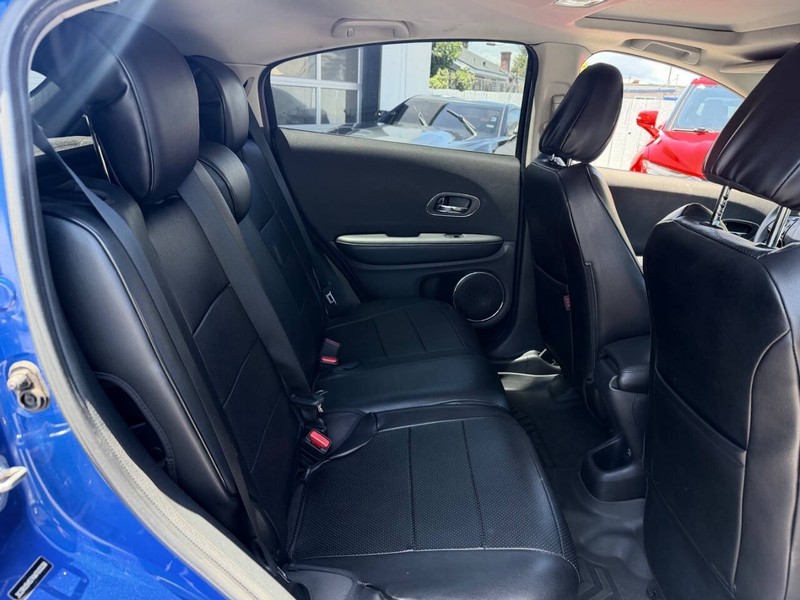 Honda HR-V Vehicle Full-screen Gallery Image 15