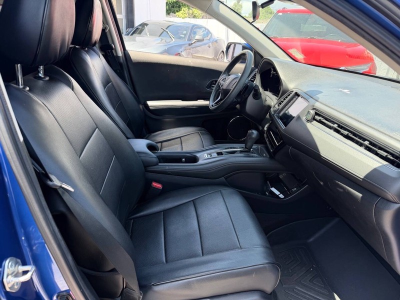 Honda HR-V Vehicle Full-screen Gallery Image 16