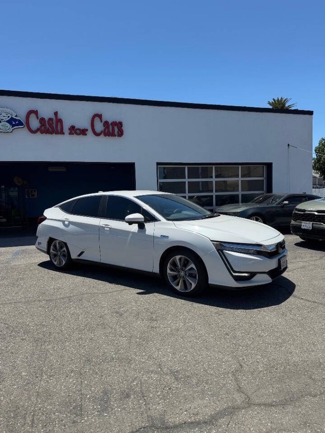 Honda Clarity Plug-In Hybrid Vehicle Full-screen Gallery Image 03