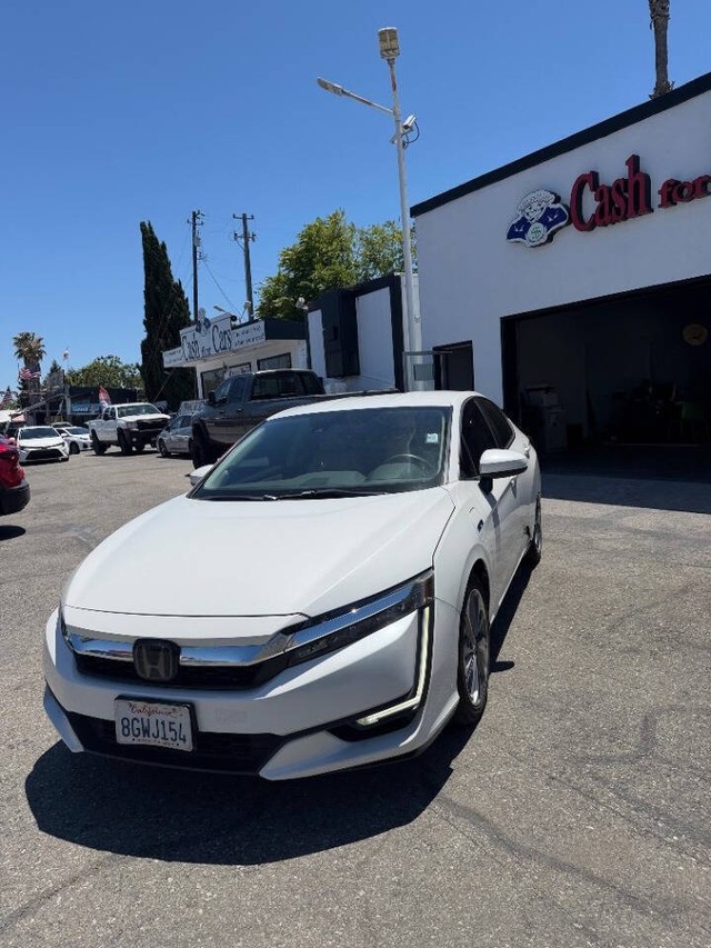 Honda Clarity Plug-In Hybrid Vehicle Full-screen Gallery Image 06