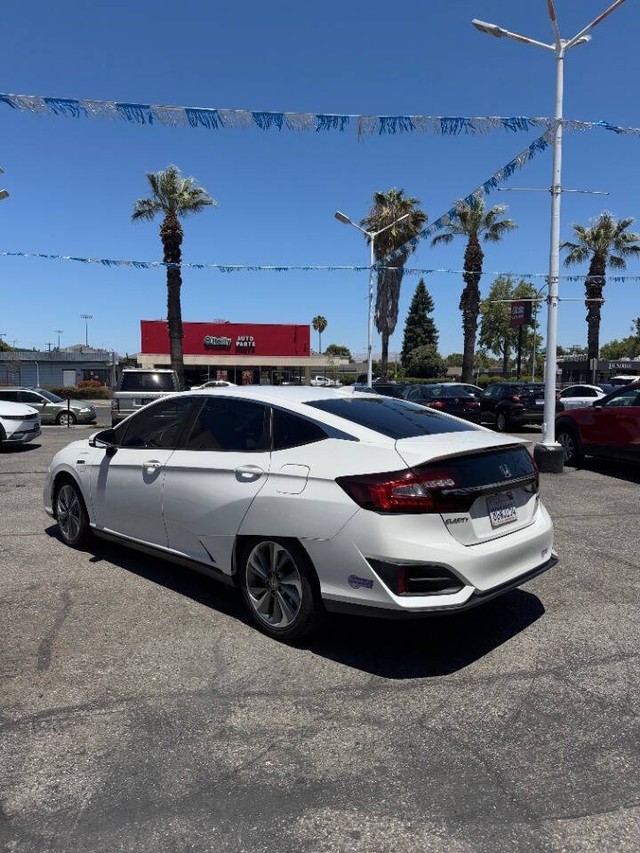 Honda Clarity Plug-In Hybrid Vehicle Full-screen Gallery Image 07