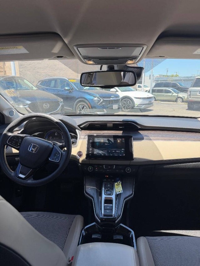 Honda Clarity Plug-In Hybrid Vehicle Full-screen Gallery Image 10