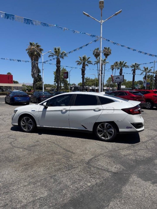 Honda Clarity Plug-In Hybrid Vehicle Full-screen Gallery Image 11