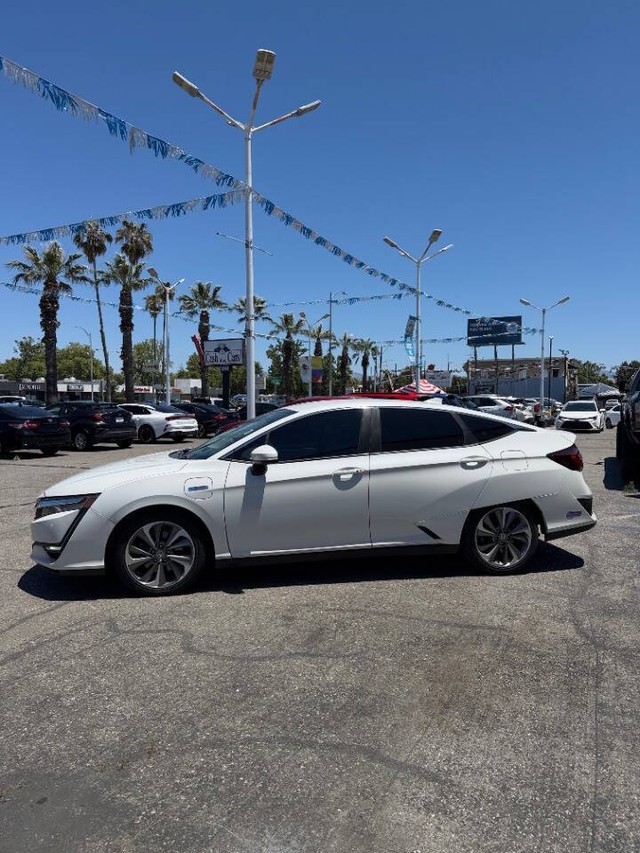 Honda Clarity Plug-In Hybrid Vehicle Full-screen Gallery Image 15