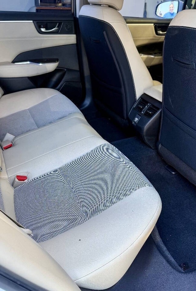 Honda Clarity Plug-In Hybrid Vehicle Full-screen Gallery Image 18