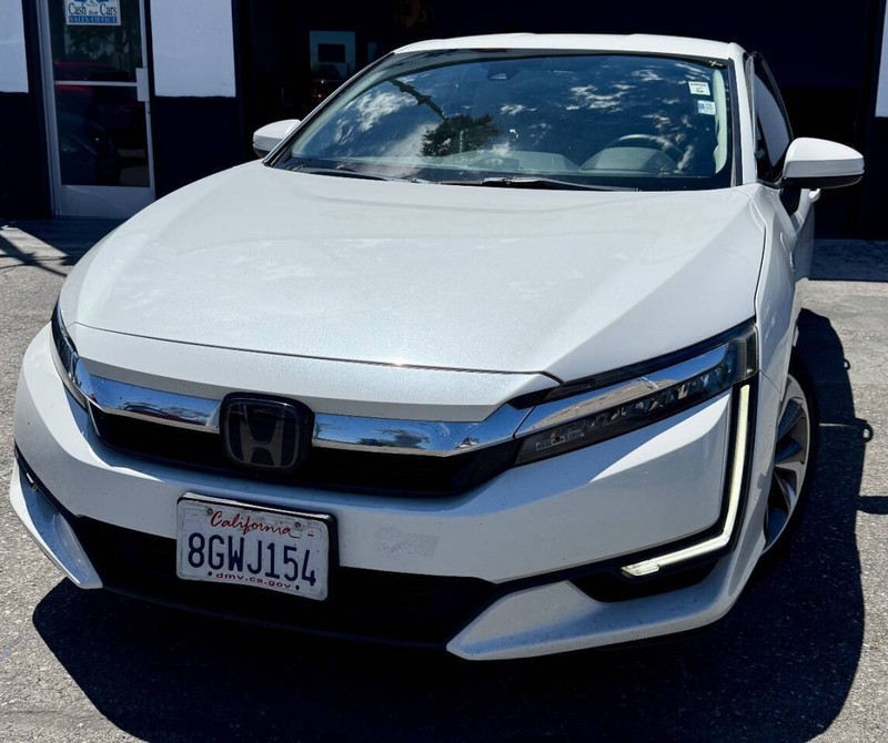 Honda Clarity Plug-In Hybrid Vehicle Full-screen Gallery Image 02