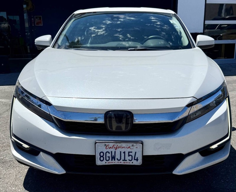 Honda Clarity Plug-In Hybrid Vehicle Full-screen Gallery Image 04
