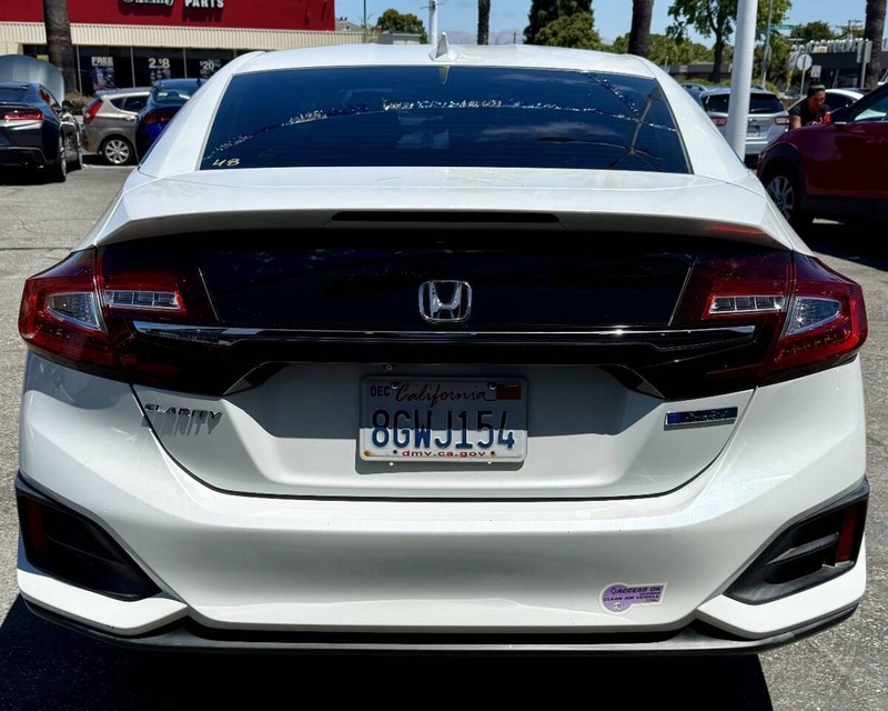 Honda Clarity Plug-In Hybrid Vehicle Full-screen Gallery Image 05