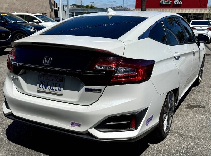 Honda Clarity Plug-In Hybrid Vehicle Full-screen Gallery Image 06