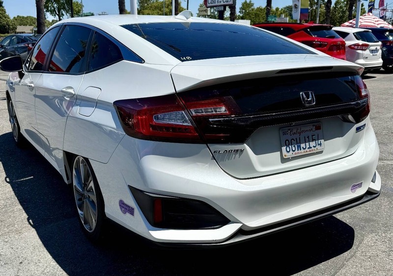 Honda Clarity Plug-In Hybrid Vehicle Full-screen Gallery Image 07