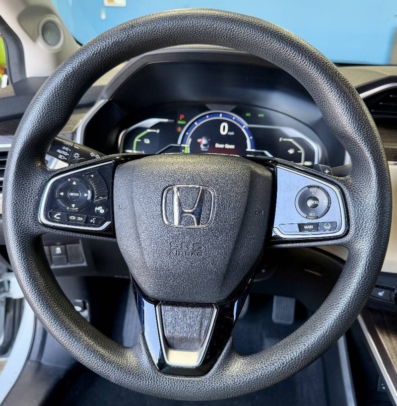 Honda Clarity Plug-In Hybrid Vehicle Full-screen Gallery Image 10
