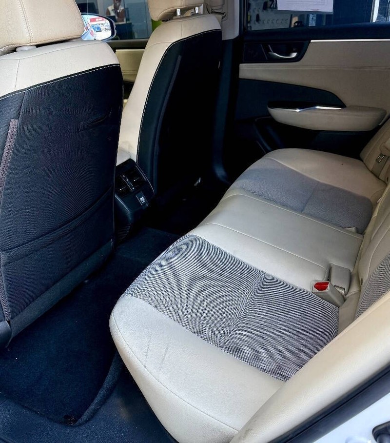 Honda Clarity Plug-In Hybrid Vehicle Full-screen Gallery Image 19