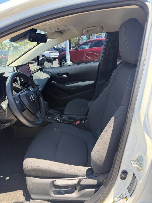 Toyota Corolla Vehicle Full-screen Gallery Image 05