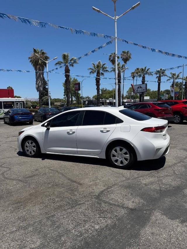 Toyota Corolla Vehicle Full-screen Gallery Image 08