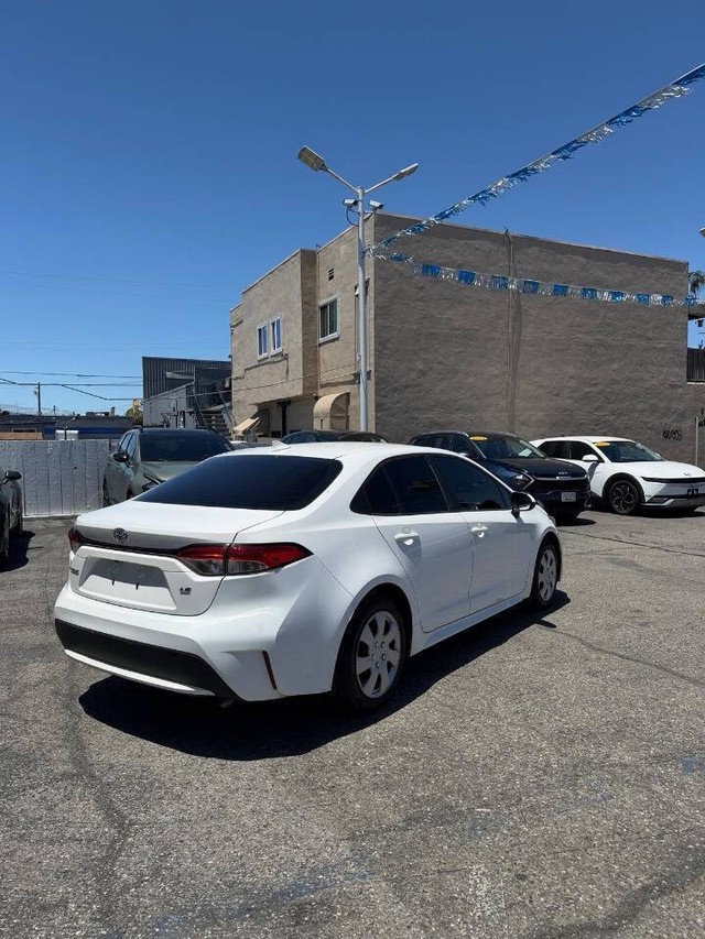 Toyota Corolla Vehicle Full-screen Gallery Image 10