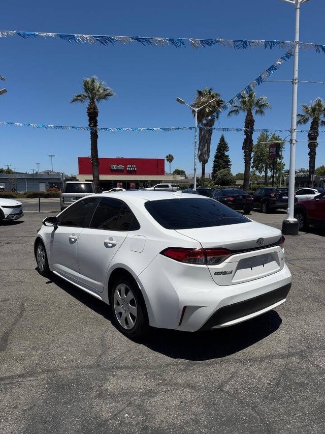 Toyota Corolla Vehicle Full-screen Gallery Image 11