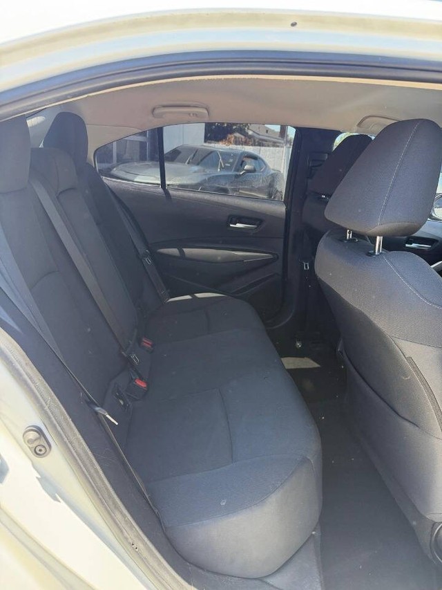 Toyota Corolla Vehicle Full-screen Gallery Image 12