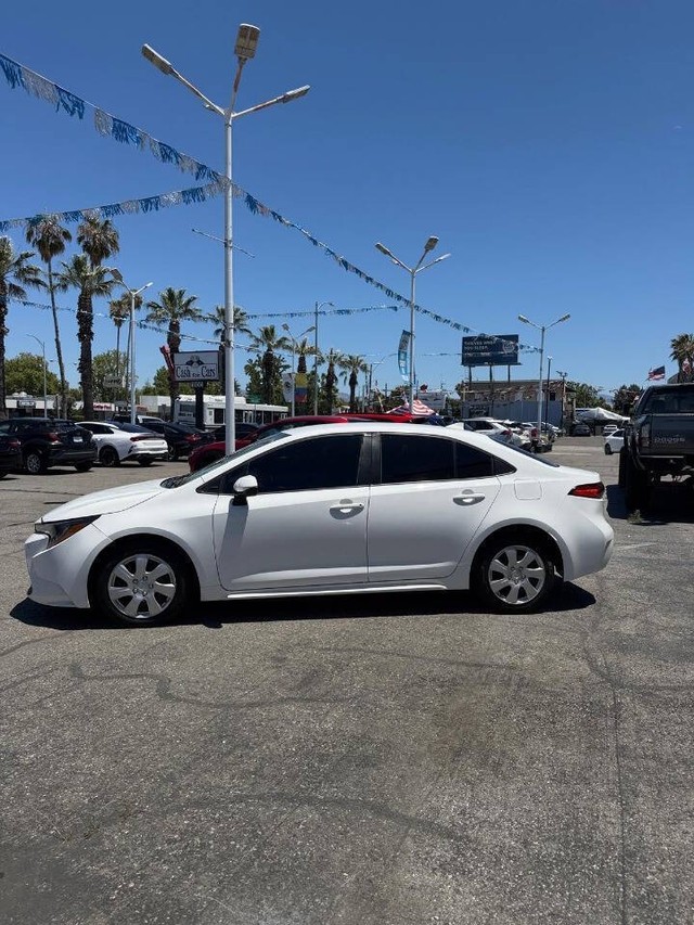 Toyota Corolla Vehicle Full-screen Gallery Image 13