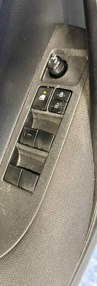 Toyota Corolla Vehicle Full-screen Gallery Image 14
